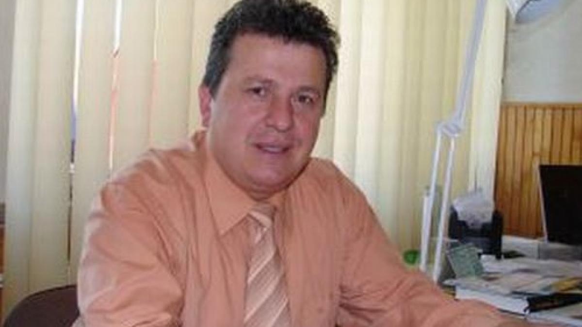 hunedoara candidatul pdl la primaria unei comune acuzat ca a folosit elevi la un miting electoral