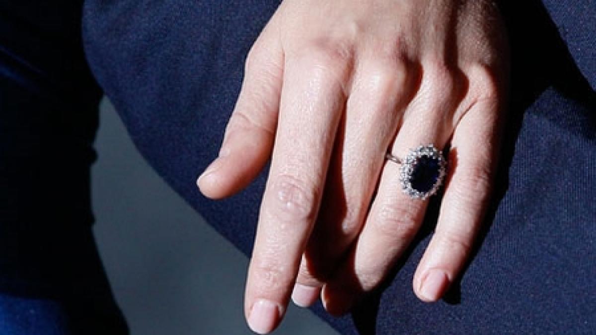 chinezii comercializeaza copii dupa inelul de logodna al lui kate middleton