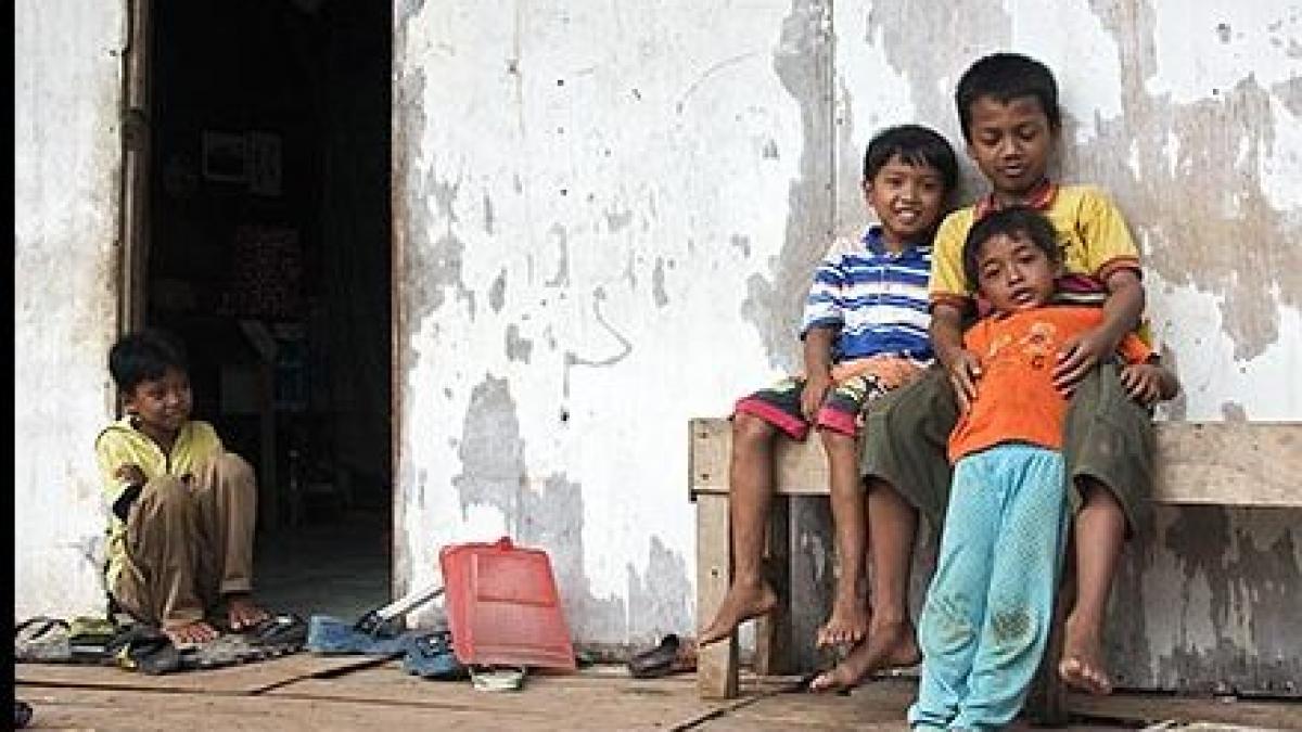 indonezia un vanzator de jucarii a violat 96 de copii