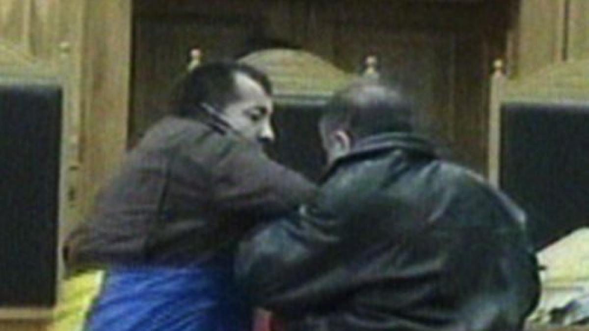 un barbat a incercat sa si dea foc in tribunalul timis