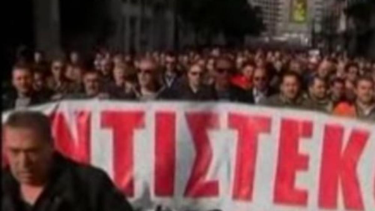 proteste in grecia si turcia mii de oameni pe strazile atenei ciocniri intre kurzi si fortele de