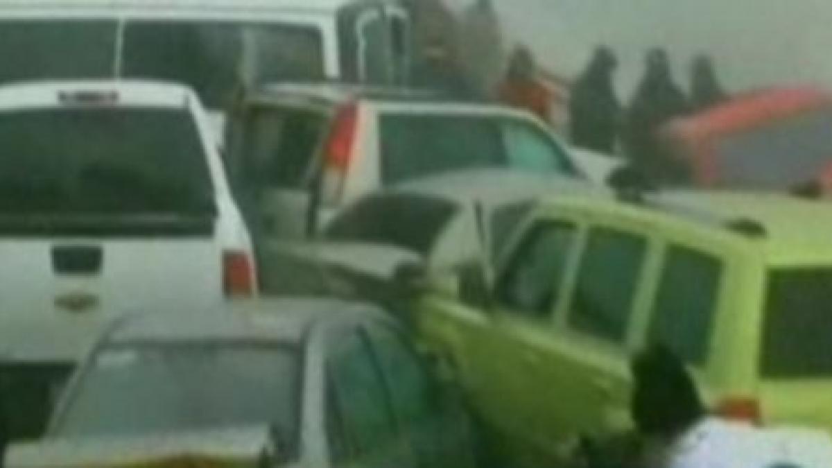 carambol incredibil in mexic peste 50 de masini s au ciocnit in lant pe o autostrada