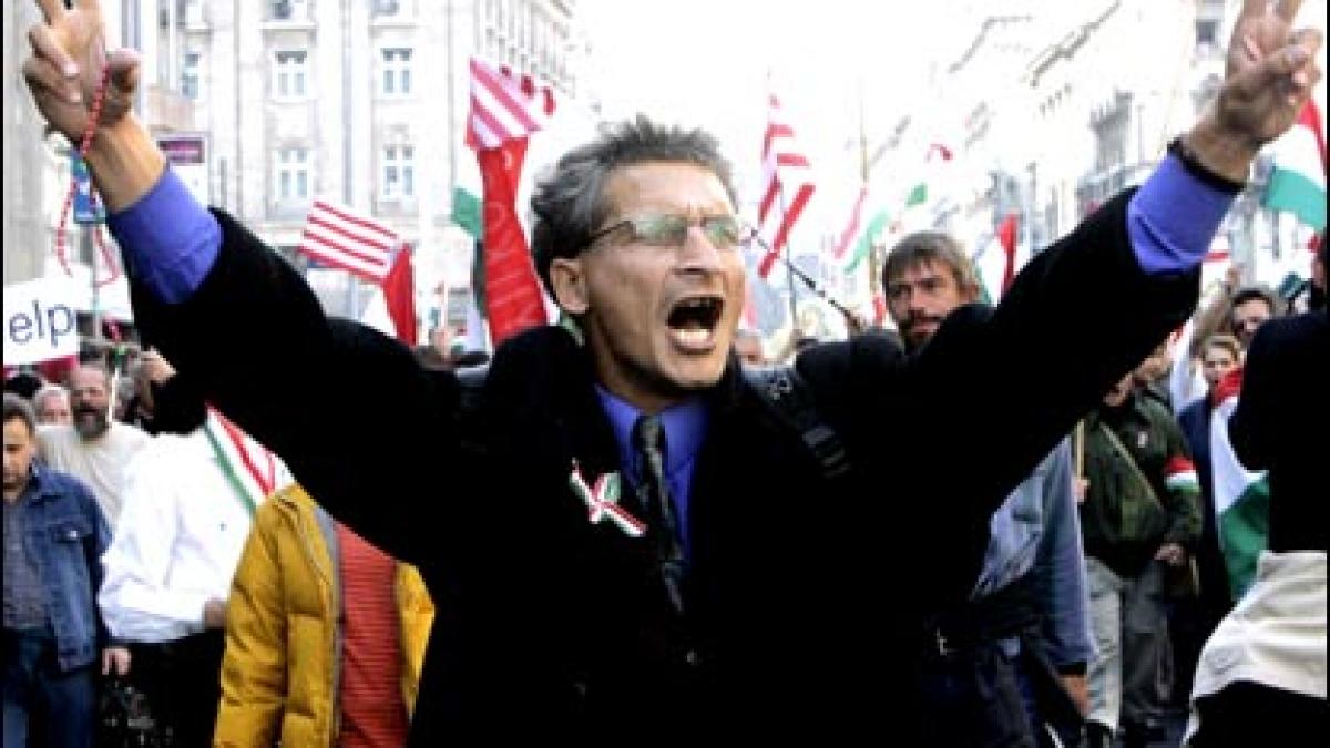 ungaria mii de oameni au protestat fata de noua lege a presei