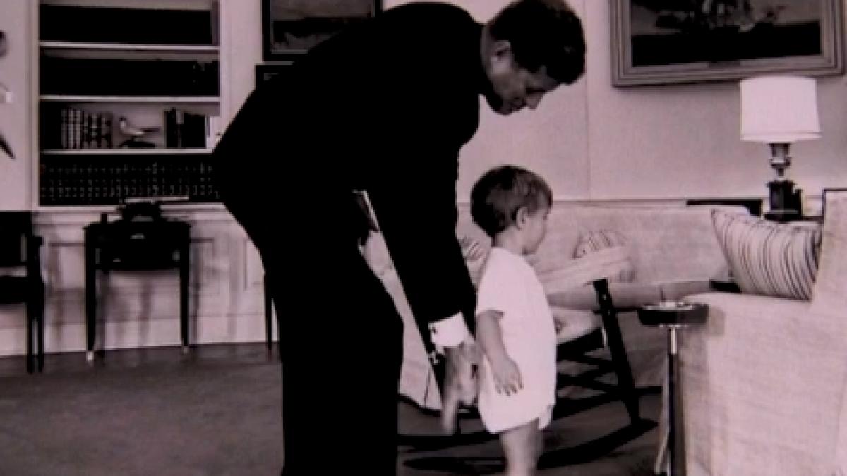 mii de fotografii inedite cu john f kennedy vandute la licitatie