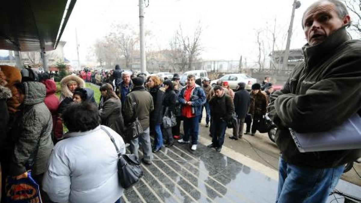 imbulzeala pentru a treia zi consecutiv la casmb o femeie a lesinat la coada