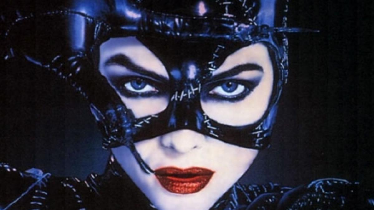 anne hathaway va interpreta rolul catwoman in noul film din seria batman