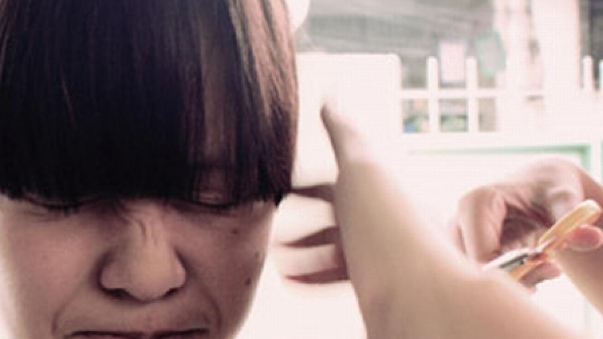 diriginta l a vrut tuns o profesoara i a taiat parul unui elev in fata clasei