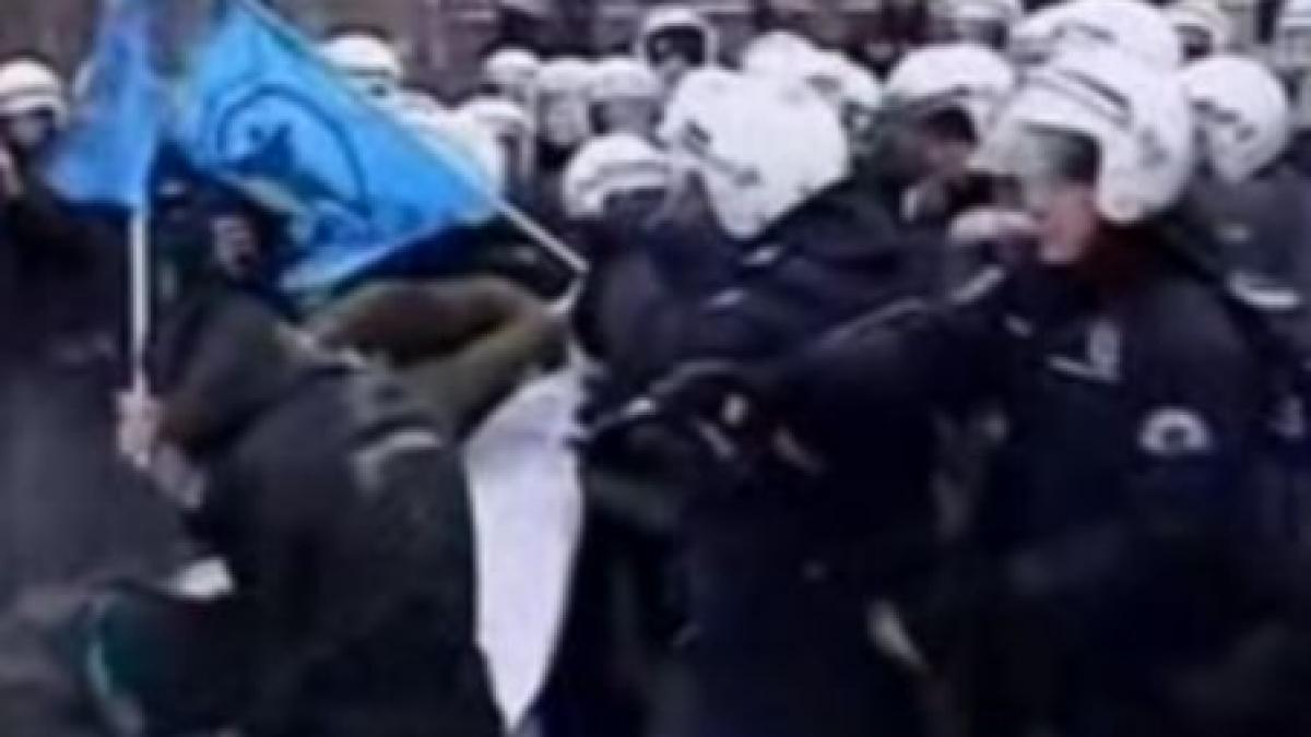 proteste violente ale studentilor din turcia tinerii s au batut cu politistii