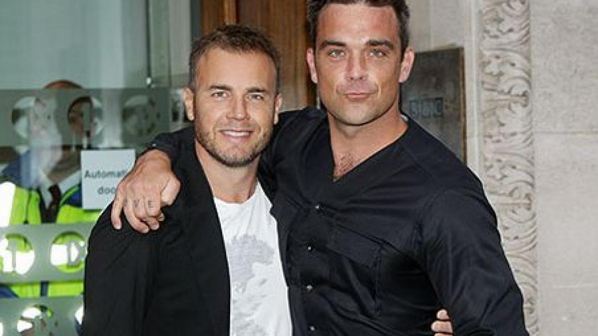 dedicatie sexy de la robbie williams pentru gary barlow s a plimbat gol cu barbatia ascunsa intre