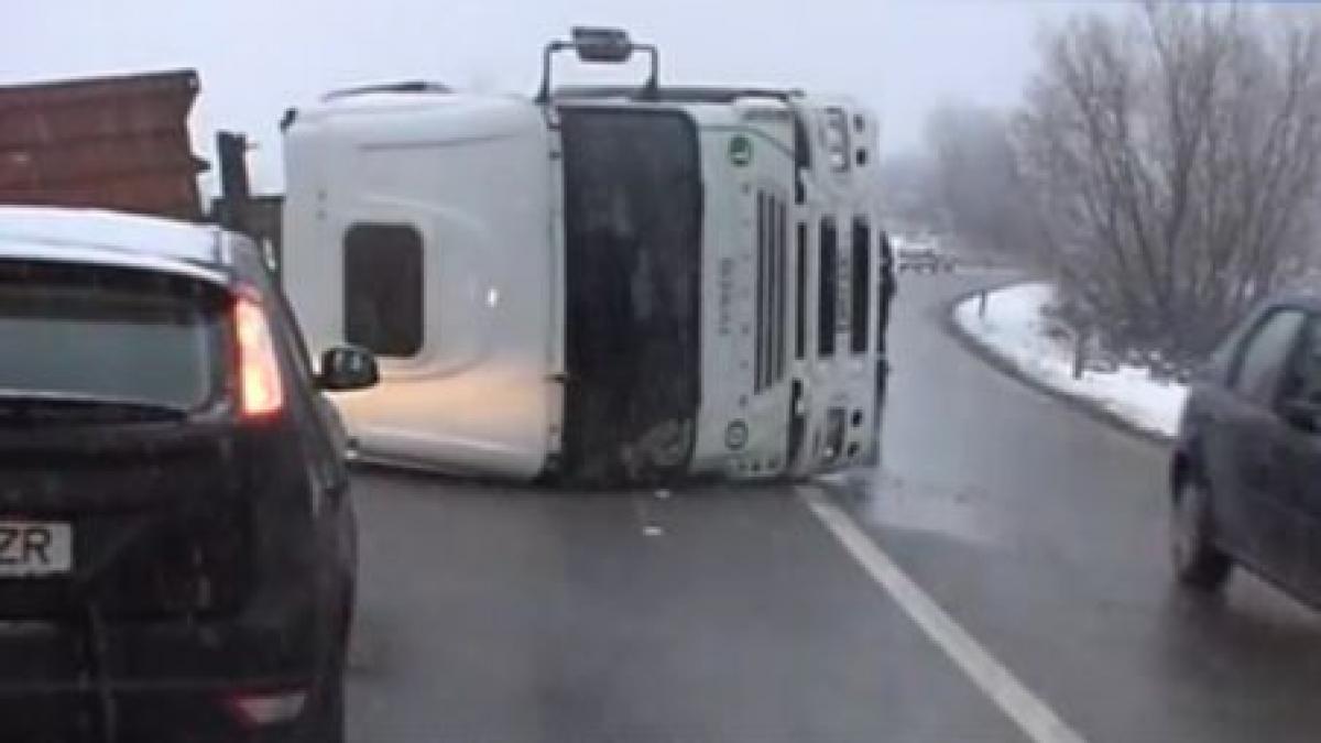 infotrafic dn23b blocat pe raza judetului vrancea si mai multe accidente in tara din cauza ninsorii