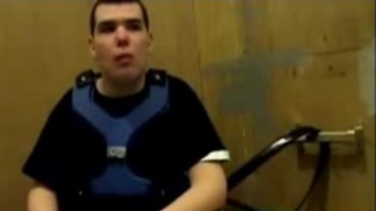 olanda un tanar de 18 ani cu probleme psihice este tinut in lanturi de trei ani intr un ospiciu