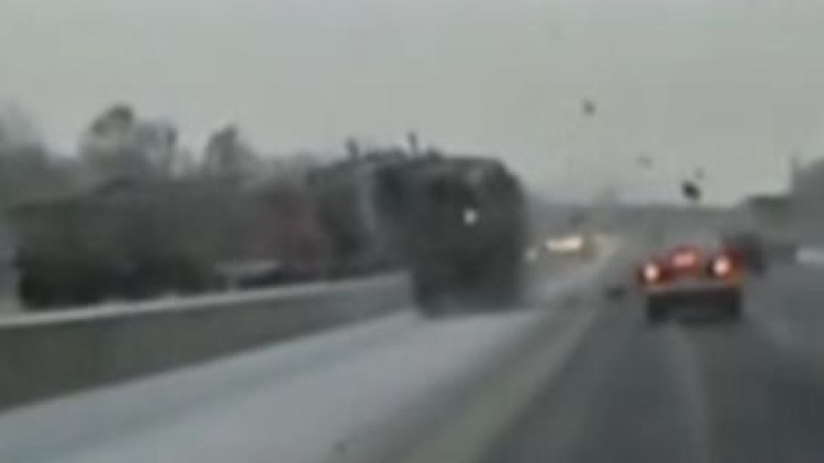 canada carambol provocat de un camion filmat in timp ce se producea