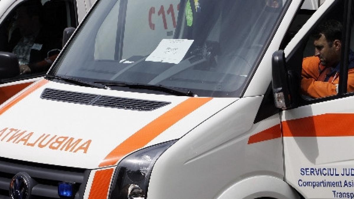 vaslui o ambulanta a ramas inzapezita si in drum spre pacient si in drum spre spital