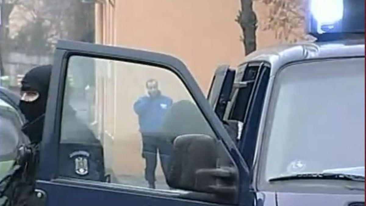 scandalul permiselor auto au fost retinuti in premiera si cei care au dat spaga