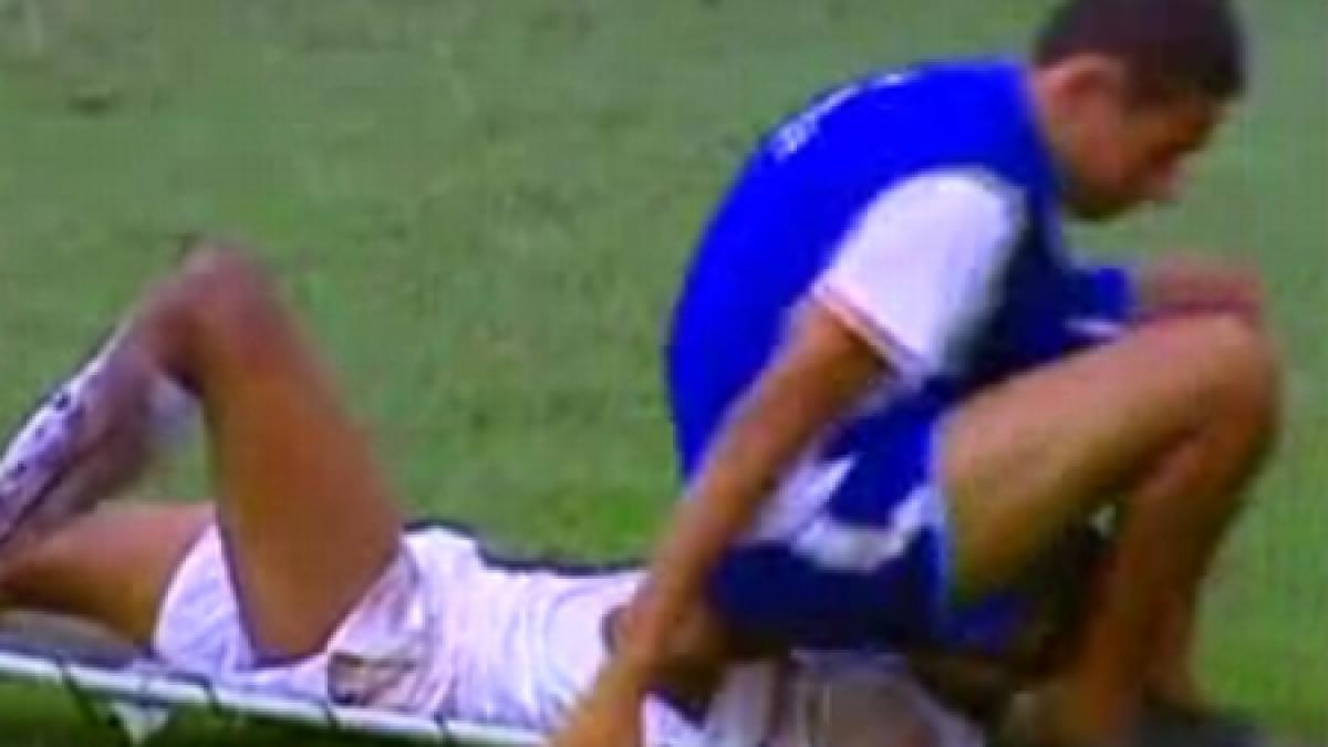 un fotbalist accidentat a fost lovit din greseala de un asistent medical