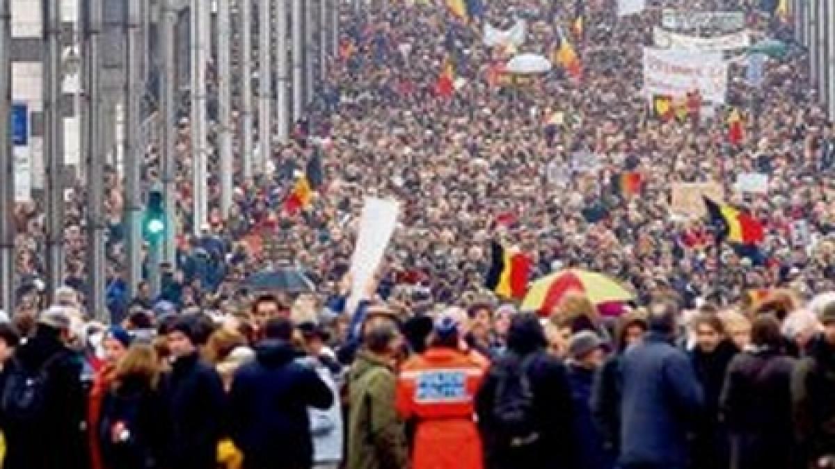 zeci de mii de belgieni au protestat fata de scandalurile dintre politicieni vor formarea unui
