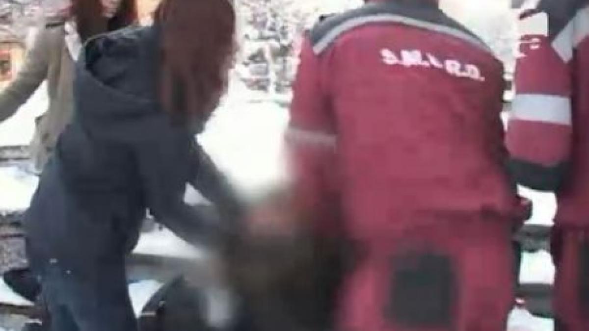 doua fete in stare avansata de ebrietate culese dintr un parc de ambulanta prahova