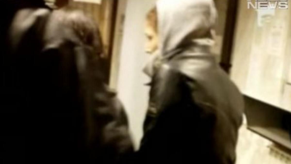 patru tineri care jefuiau postasul cu pensiile batuti crunt de pensionarii din bloc