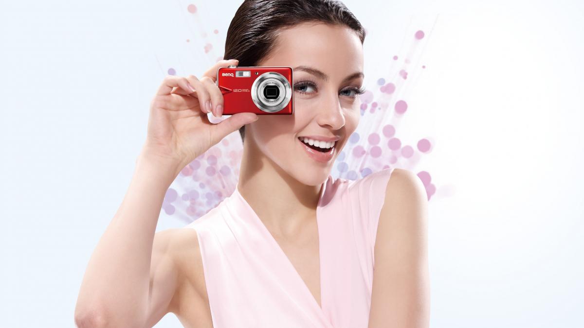 benq lanseaza in romania e1460 si t1460 doua noi camere foto digitale compacte