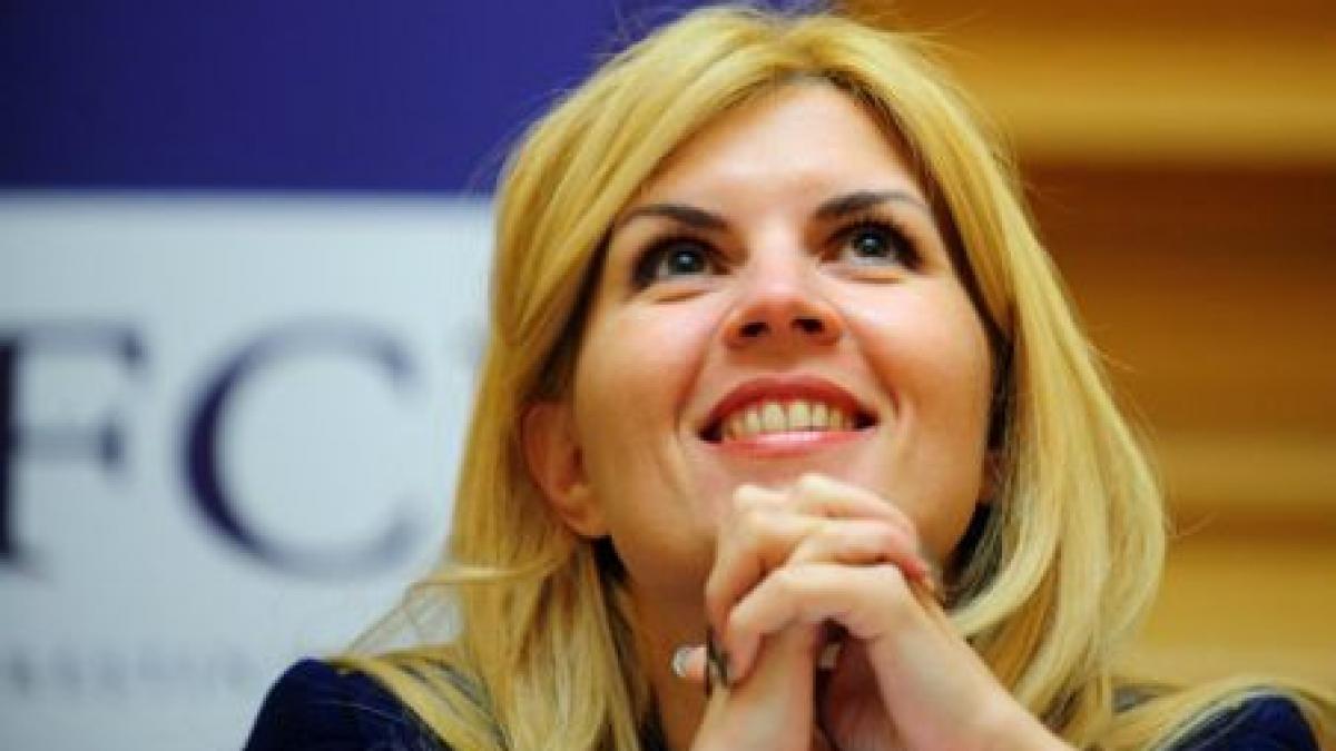 elena udrea s a plimbat cu snowmobilul la cota 2 000 din sinaia