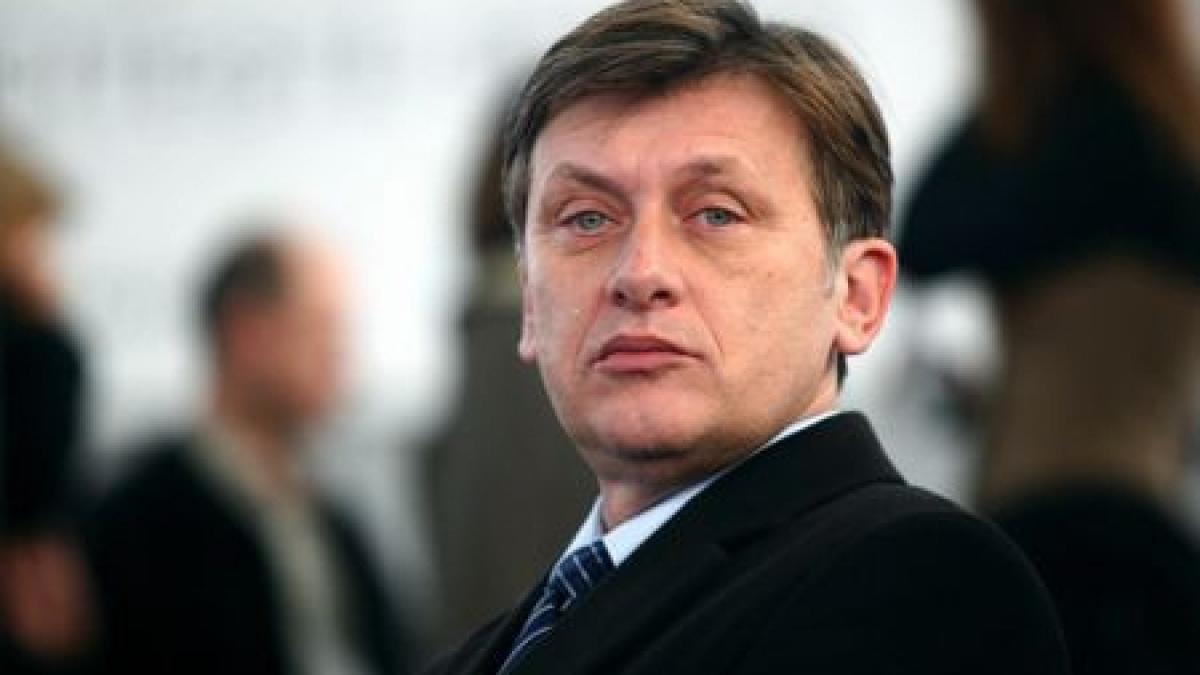 antonescu boc este de vina pentru haosul din sistemul pensiilor militare
