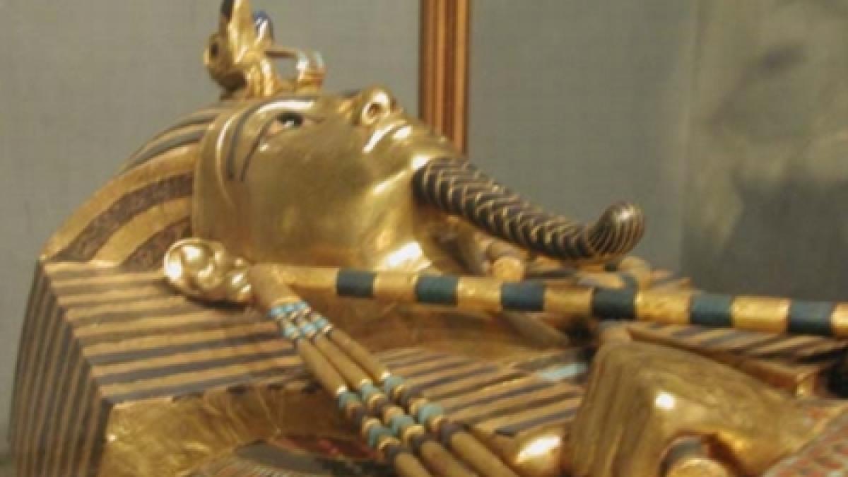 muzeul din cairo devastat de protestatari doua mumii au fost distruse