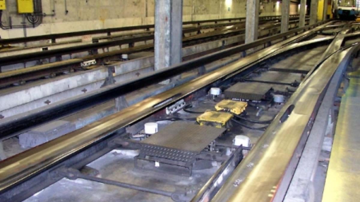 o tanara de 24 de ani s a sinucis aruncandu se in fata metroului la universitate