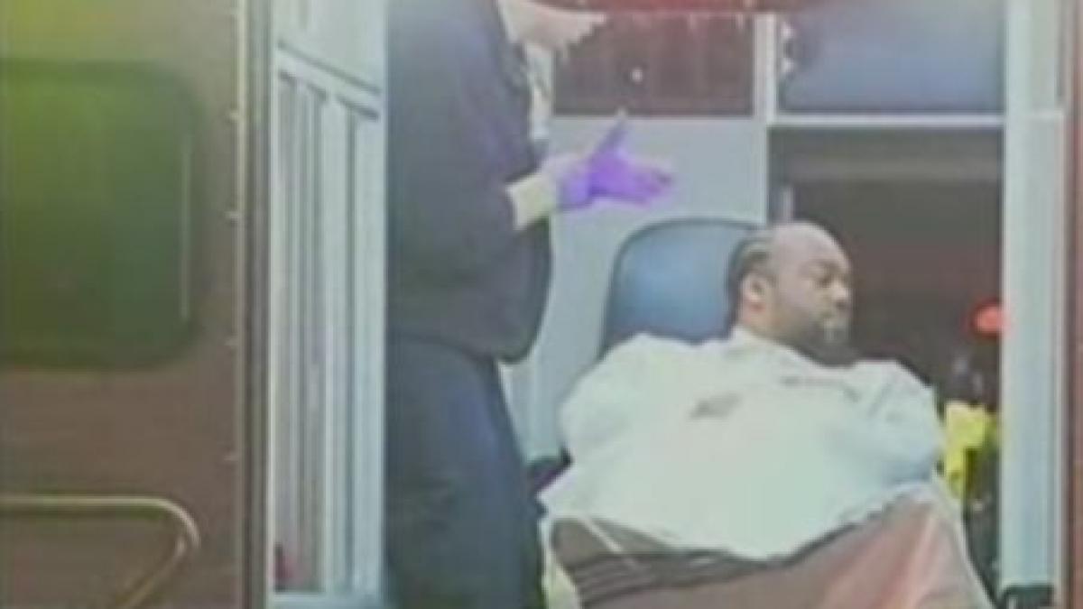 sua sase raniti dupa un schimb de focuri intr un club de bowling