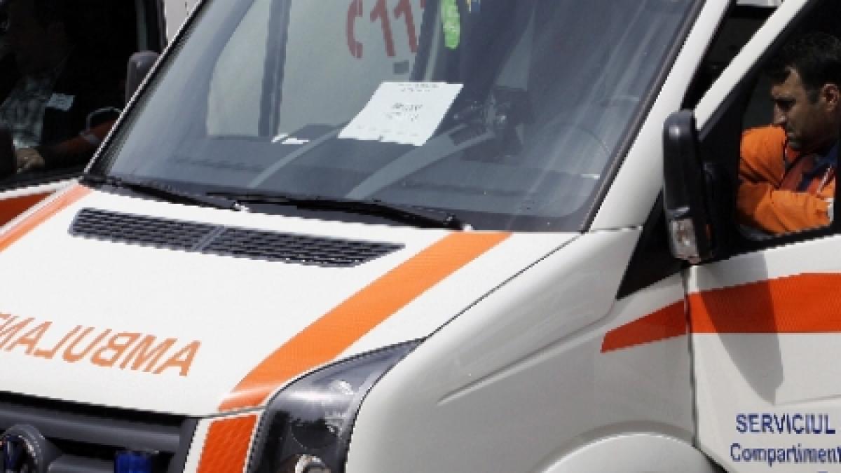 infotrafic doi copii la un pas de moarte dupa ce ambulanta in care se aflau a fost implicata intr