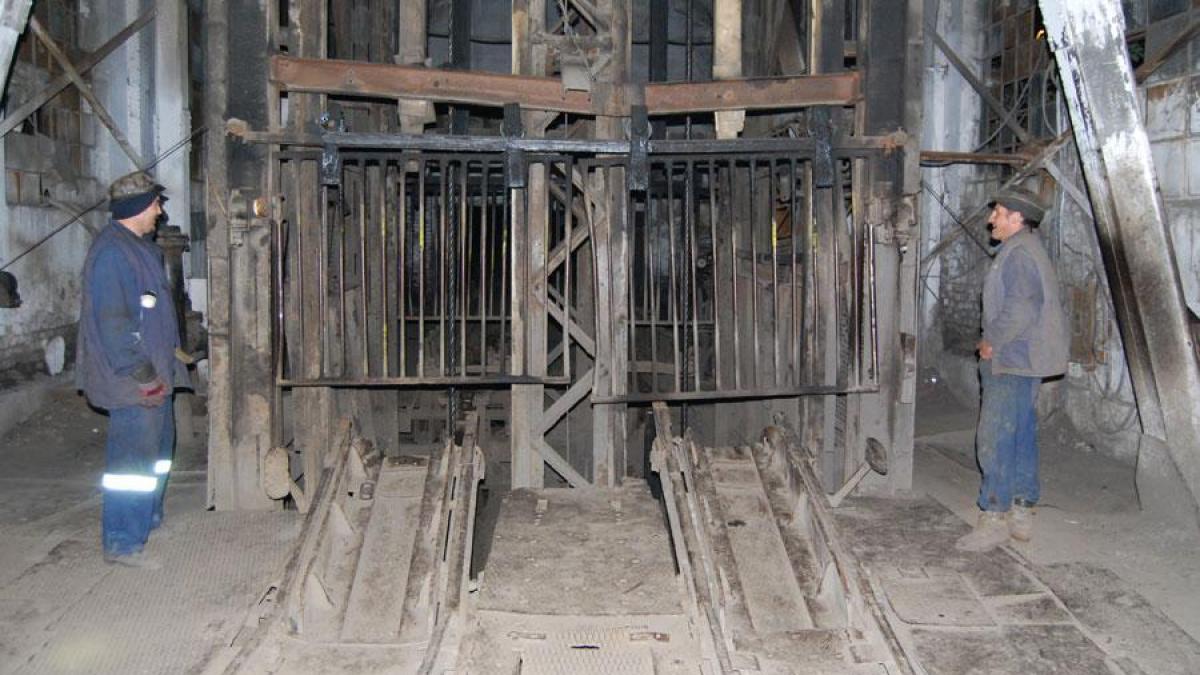 minele uricani vulcan si petrila vor fi inchise mii de mineri disponibilizati