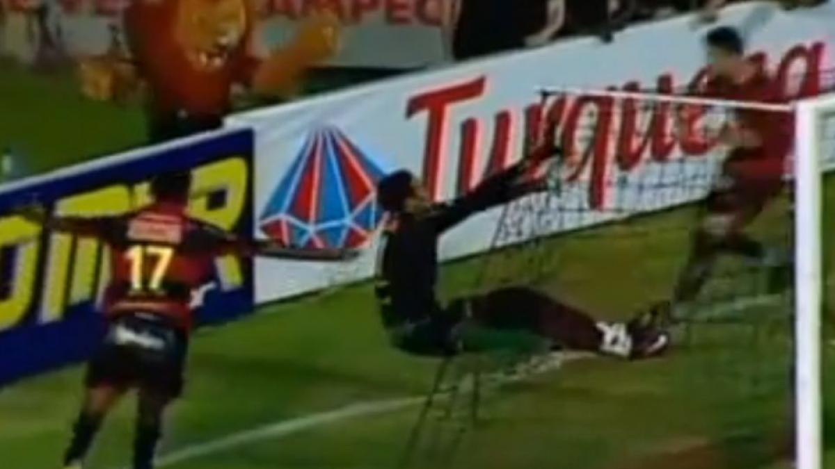 un portar brazilian inscrie golul victoriei dar se accidenteaza grav de bucurie