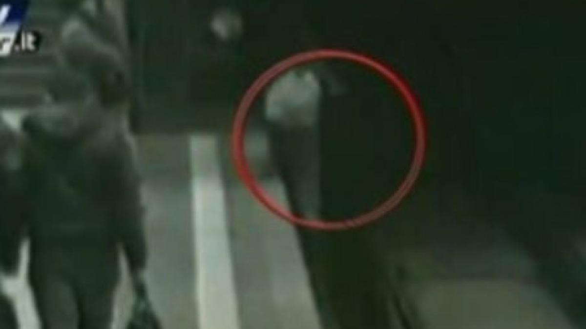 italia a cazut pe sinele metroului in timp ce se juca pe telefonul mobil