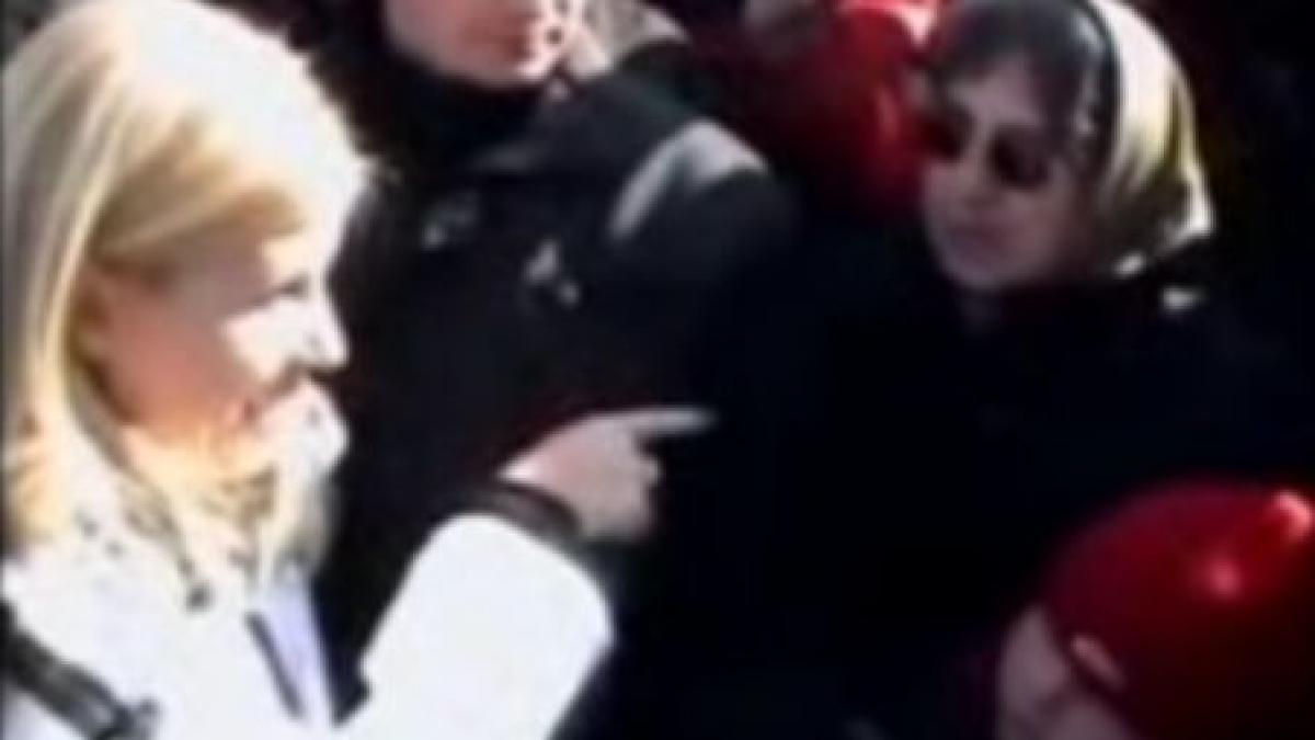 udrea mustrata de o pensionara dumneavoastra ne ati luat din pensie raspunsul ministrului v am dat