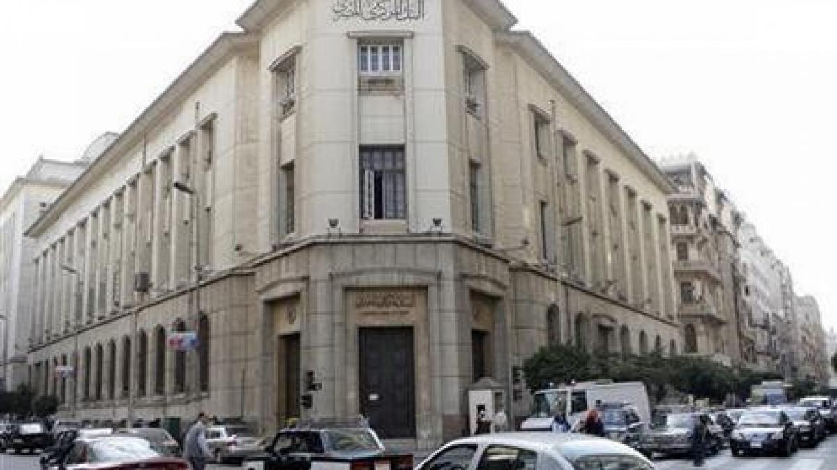 bancile din egipt s au deschis duminica pentru prima data de la izbucnirea protestelor