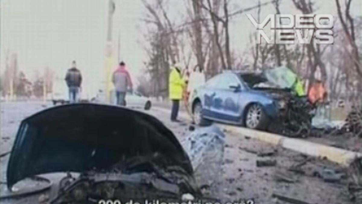 o masina a intrat intr un stalp cu 200 km h la mamaia o persoana a murit doua sunt grav ranite