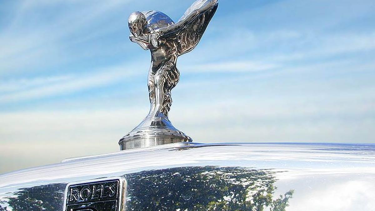centenarul statuetei inaripate o suta de rolls royce uri au defilat la londra