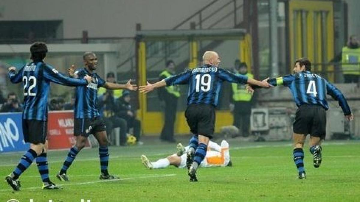 mutu a revenit pe teren inter s a impus cu 5 3 in derby ul cu roma si se apropie de lider