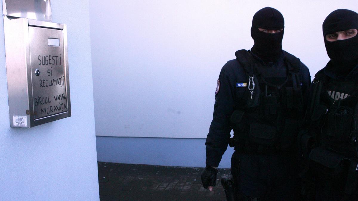 15 vamesi si politisti de la frontiera de vest au fost retinuti pentru 24 de ore