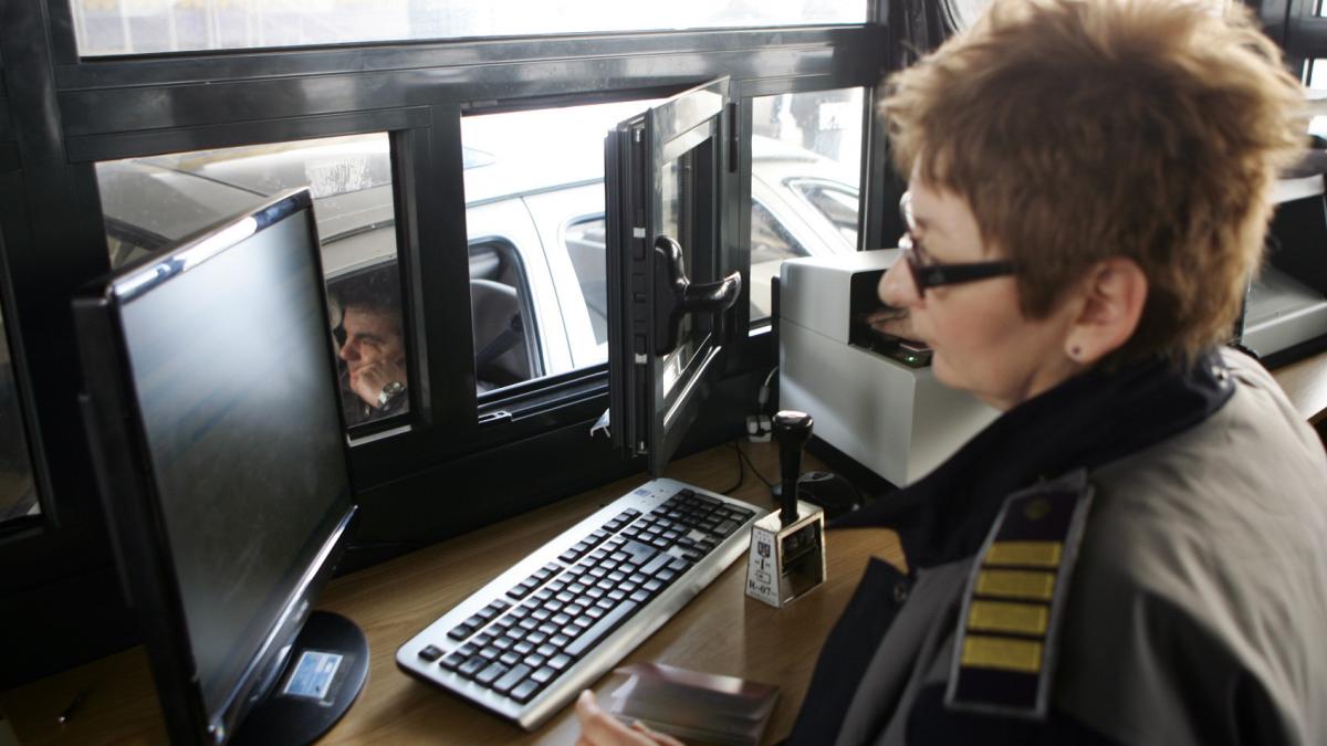 fabrica de bani de la vamile din vest producea 50 000 de lei pe zi banii investiti in bijuterii si