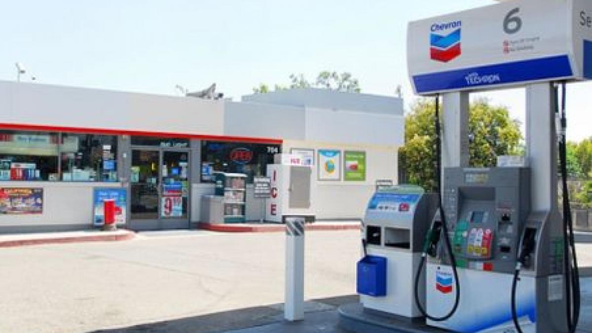 sua benzinarie jefuita de cel mai politicos hot din lume