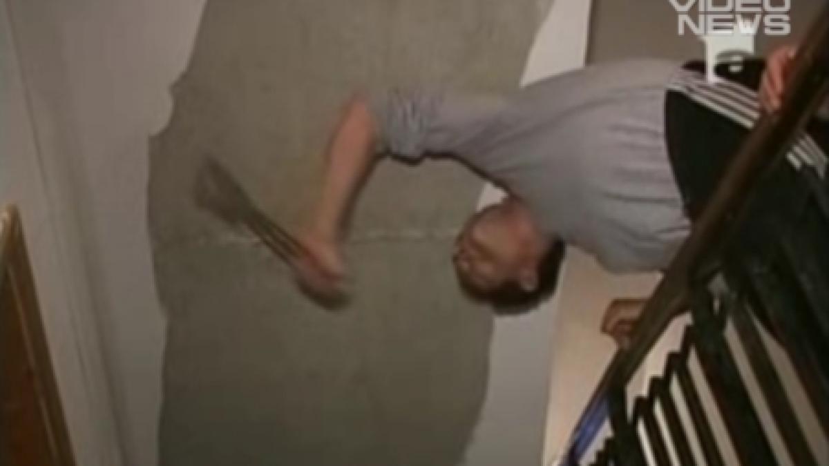 tavanul unui bloc anl din murfatlar s a prabusit pe scara