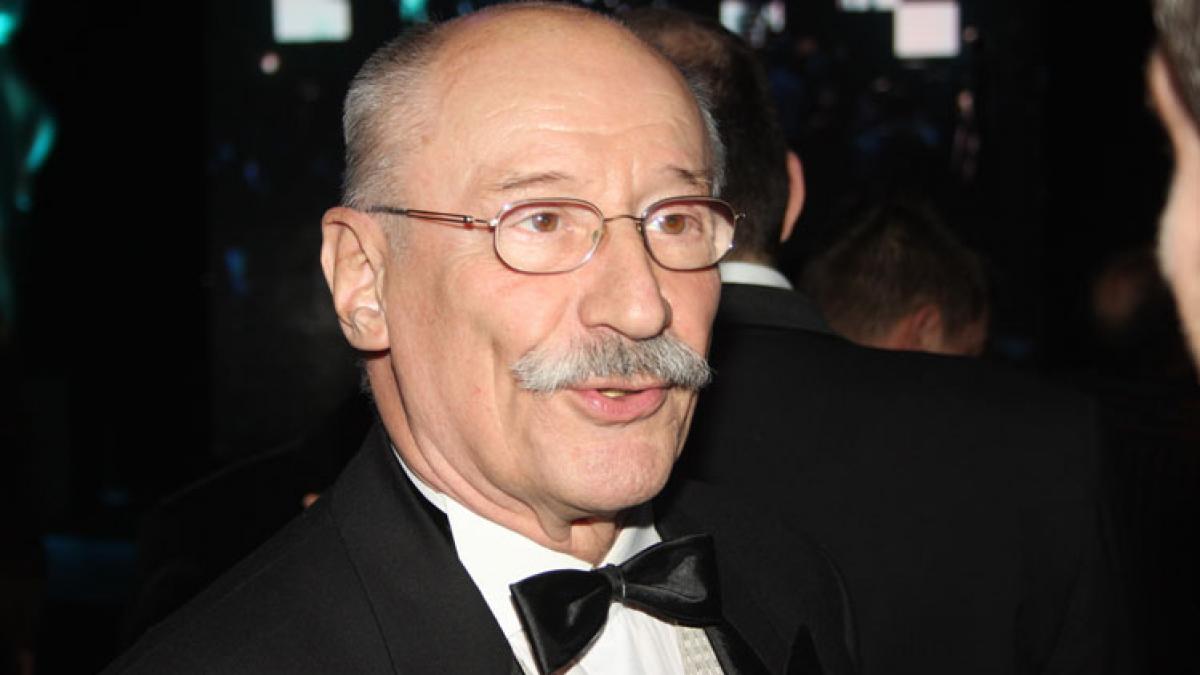 la implinirea a 78 de ani victor rebengiuc primeste in dar o stea pe walk of fame