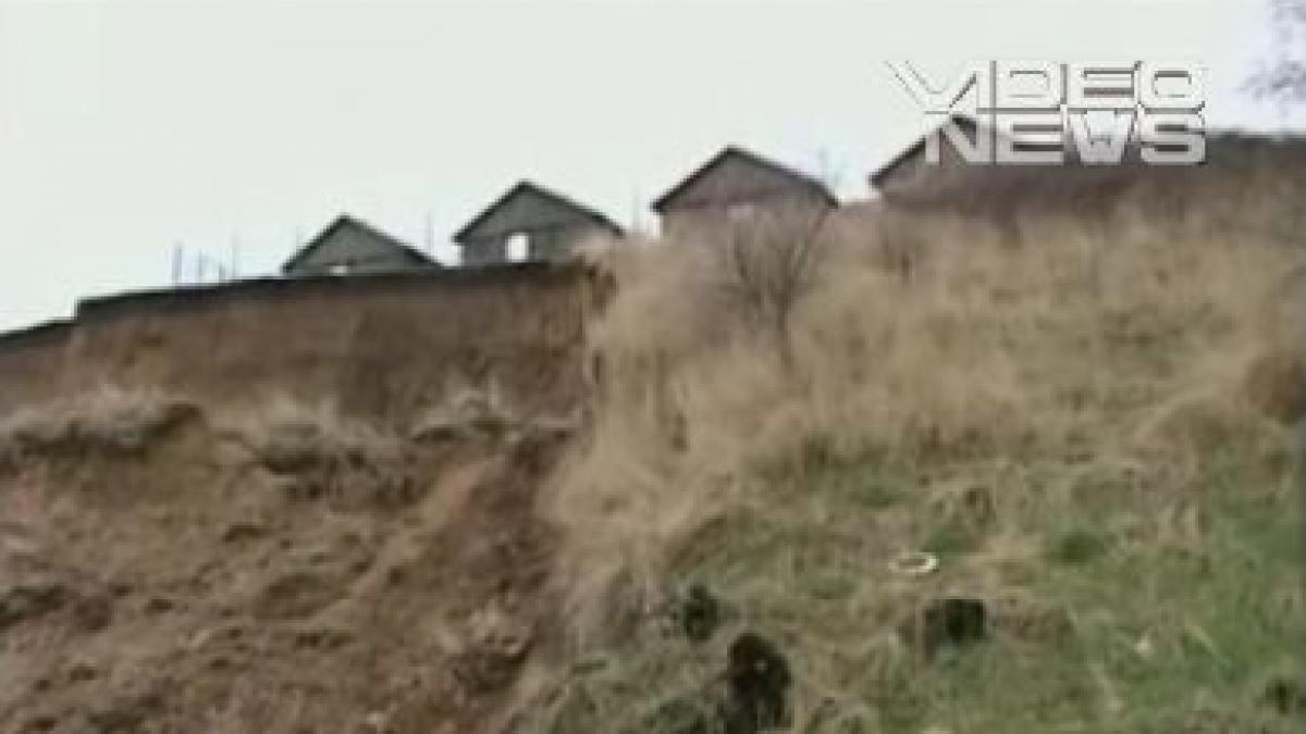 faleza din eforie sud se prabuseste in continuare in ciuda lucrarilor de consolidare