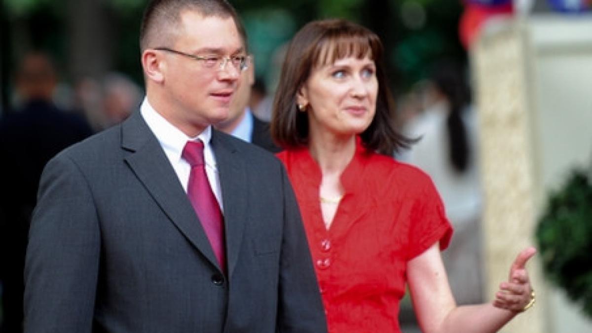 mihai razvan ungureanu a fost decorat cu ordinul national steaua romaniei