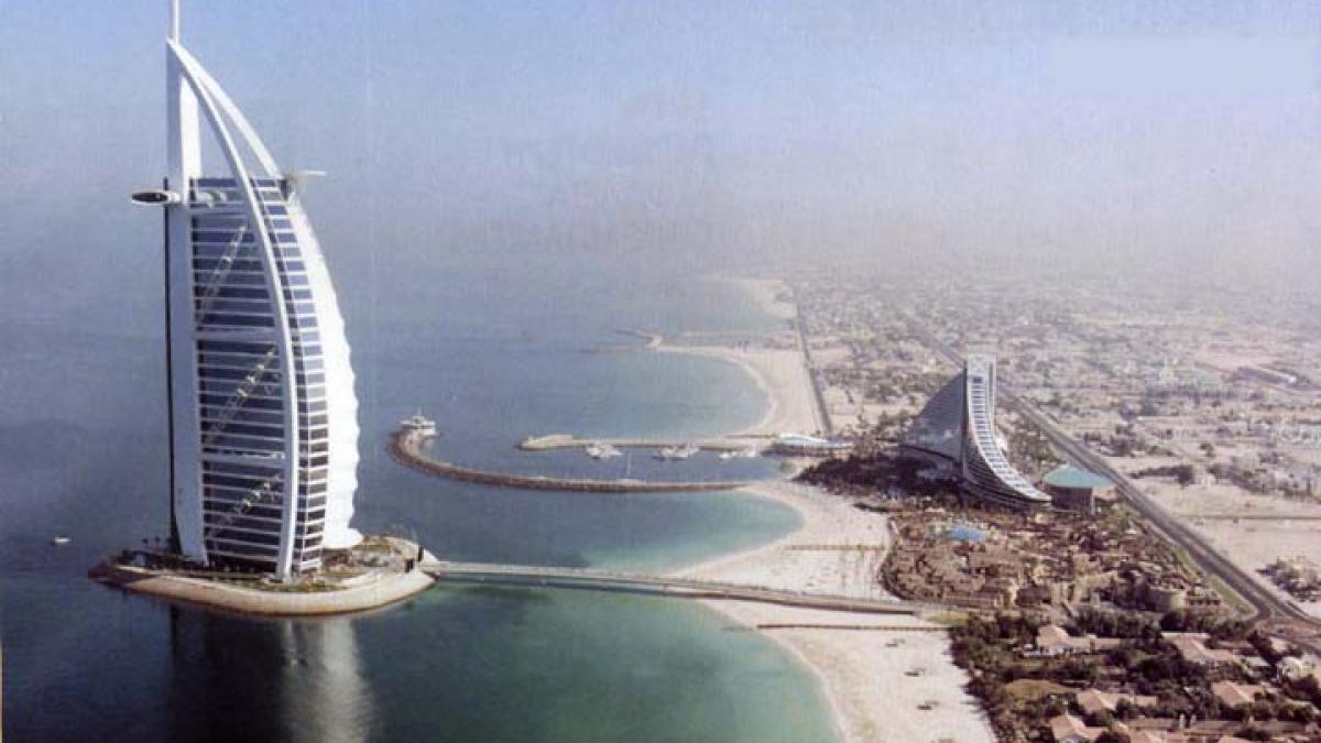 reprezentantii burj al arab recruteaza 35 de romani care vor lucra in cel mai luxos hotel din lume