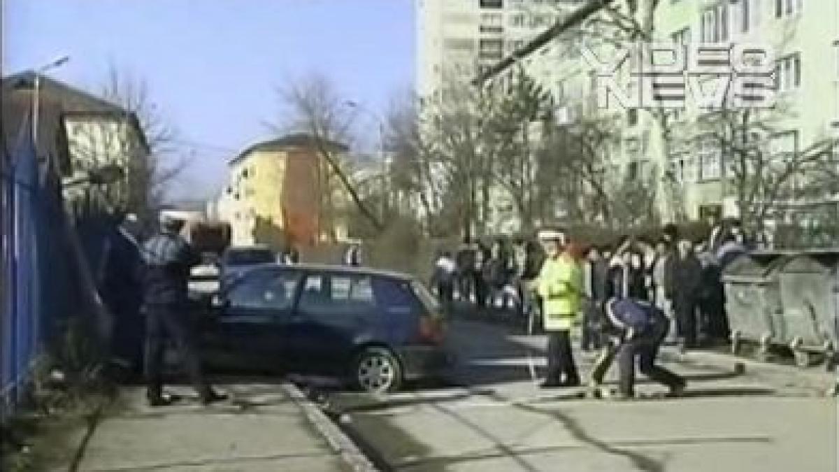 resita un sofer beat a intrat intr un stalp care s a prabusit peste trei oameni