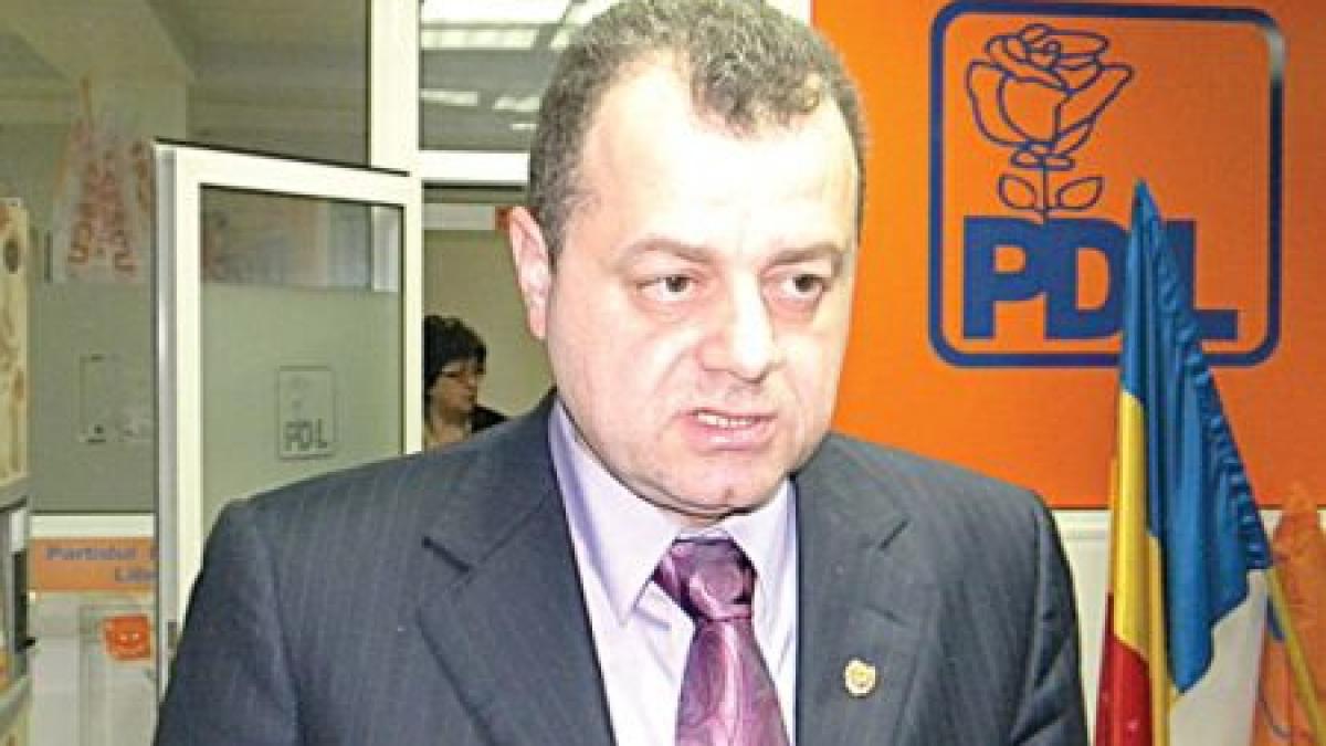 senatorul pdl mircea banias a fost scos de sub urmarirea penala in dosarul ucm resita