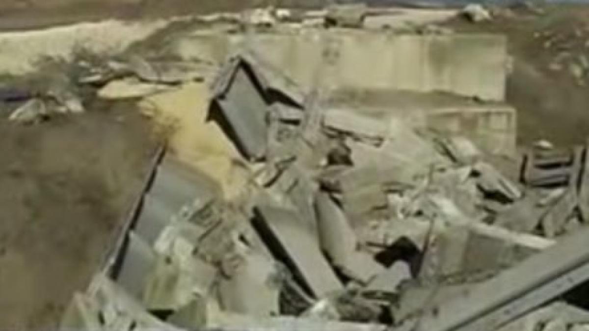 constanta hoti prinsi dupa ce au demontat un pod cu armatura de metal dintre doua localitati