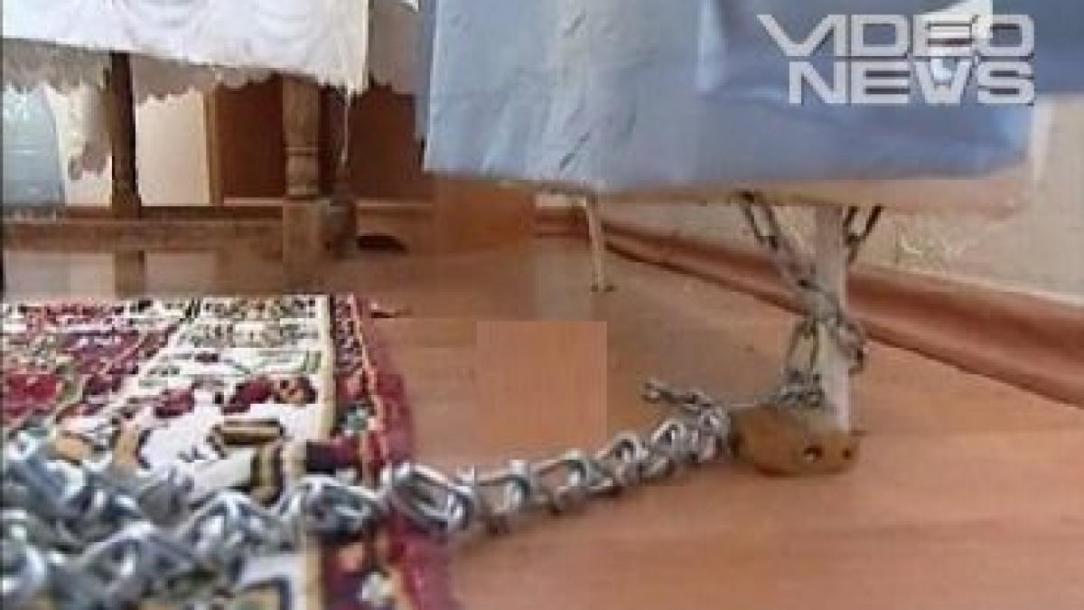 o mama din capitala si a legat fiul cu lanturi de calorifer ca sa nu mai consume etnobotanice