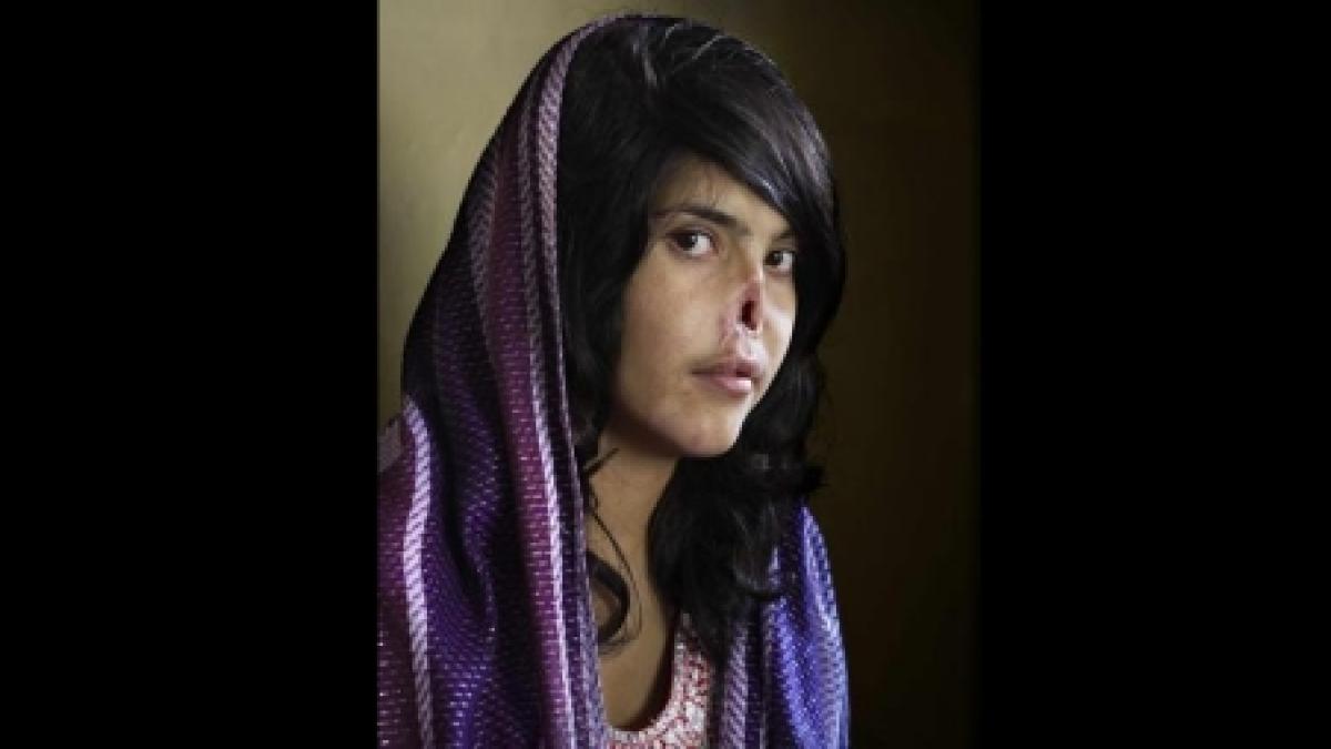 portretul desfigurat al unei femei afgane cea mai buna fotografie de presa a anului 2010